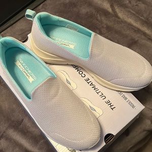 Sketchers Arch Comfort shoes, podiatrist certified arch support.  Size 9.